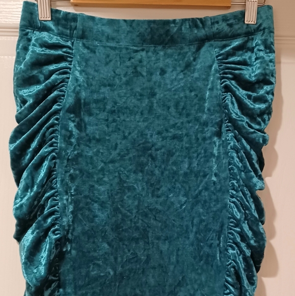 WINONA CRUSHED VELVET MIDI SKIRT W/ RUCHING STORM - Picture 12 of 15
